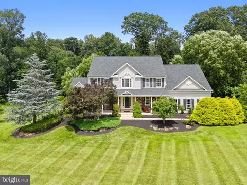 16904 Golden Leaf Ct, Hamilton, VA 20158