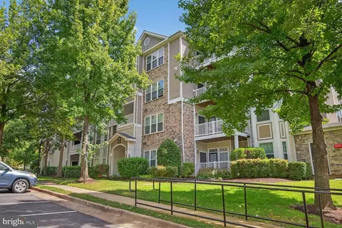503 Sunset View Ter SE #208, Leesburg, VA 20175