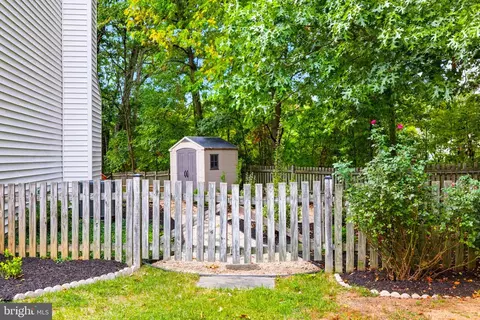 Exterior - 13 Braxton Dr, Sterling, VA 20165 photo 12 of 16