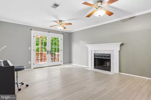 Living - 13 Braxton Dr, Sterling, VA 20165 photo 4 of 5