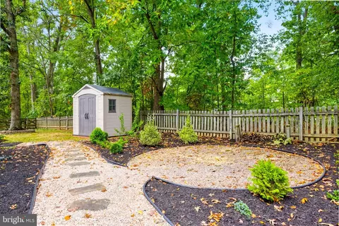Exterior - 13 Braxton Dr, Sterling, VA 20165 photo 9 of 16
