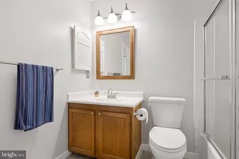 Bath - 13 Braxton Dr, Sterling, VA 20165 photo 3 of 3