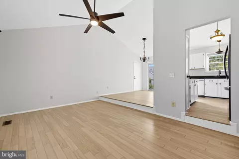 Living - 13 Braxton Dr, Sterling, VA 20165 photo 3 of 5