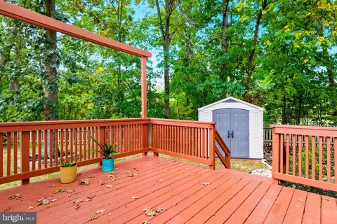 Exterior - 13 Braxton Dr, Sterling, VA 20165 photo 3 of 16