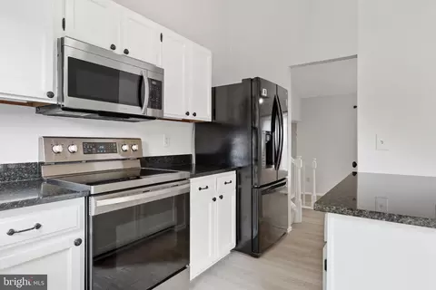 Kitchen - 13 Braxton Dr, Sterling, VA 20165 photo 3 of 3