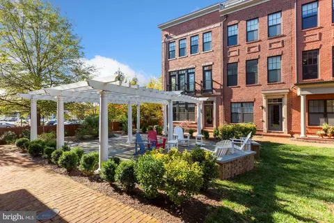 426 Ironsides Sq SE, Leesburg, VA 20175