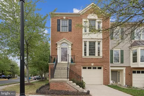 25368 Herring Creek Dr, Chantilly, VA 20152