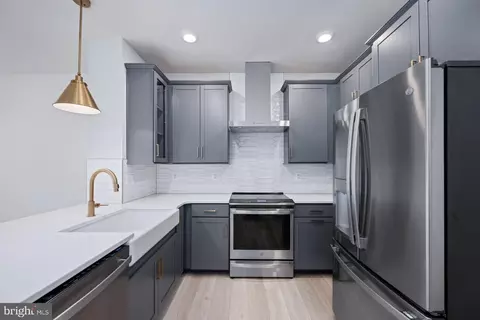 Kitchen - 44579 Strabane Ter, Ashburn, VA 20147 photo 3 of 4