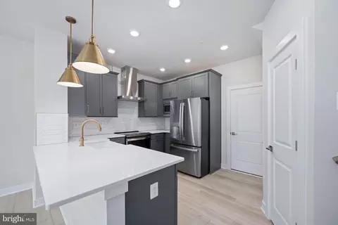 Kitchen - 44579 Strabane Ter, Ashburn, VA 20147 photo 2 of 4