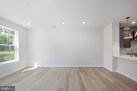 Living - 44579 Strabane Ter, Ashburn, VA 20147 photo 6 of 6