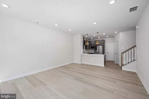Living - 44579 Strabane Ter, Ashburn, VA 20147 photo 2 of 6