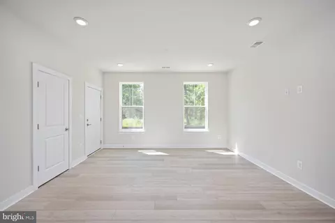 Living - 44579 Strabane Ter, Ashburn, VA 20147 photo 4 of 6