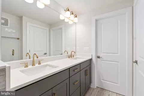 Bath - 44579 Strabane Ter, Ashburn, VA 20147 photo 4 of 5