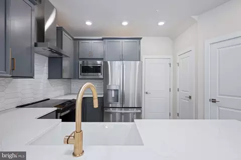 Kitchen - 44579 Strabane Ter, Ashburn, VA 20147 photo 1 of 4