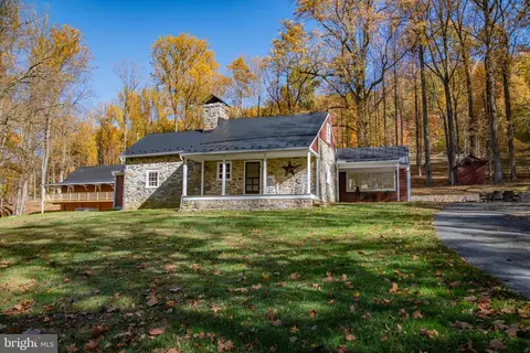 36697 Heskett Ln, Hillsboro, VA 20132