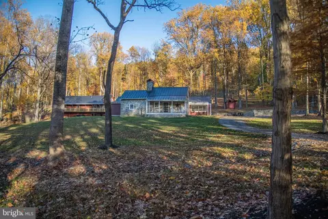 36697 Heskett Ln, Hillsboro, VA 20132
