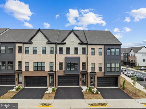 42116 Waltz Ter, Ashburn, VA 20148