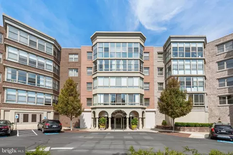19350 Magnolia Grove Sq #405, Leesburg, VA 20176