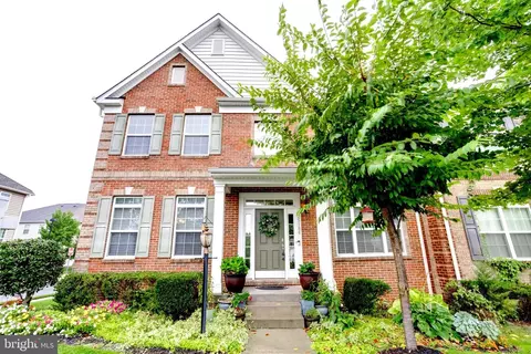 25184 Crested Wheat Dr, Aldie, VA 20105