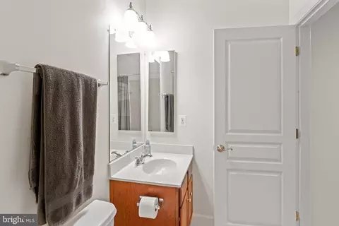 Bath - 23251 Christopher Thomas Ln, Brambleton, VA 20148 photo 6 of 7
