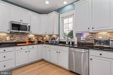 Kitchen - 23251 Christopher Thomas Ln, Brambleton, VA 20148 photo 5 of 6