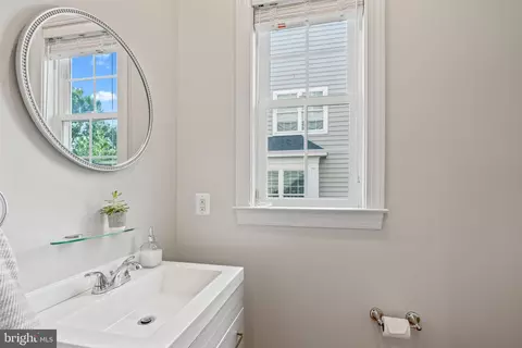 Bath - 23251 Christopher Thomas Ln, Brambleton, VA 20148 photo 1 of 7