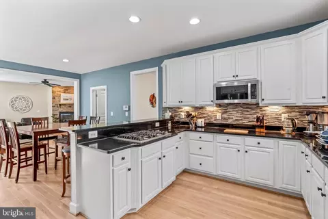 Kitchen - 23251 Christopher Thomas Ln, Brambleton, VA 20148 photo 4 of 6