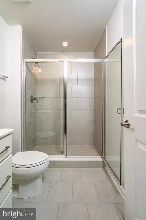 42972 Truman Ter, Ashburn, VA 20148 photo 3