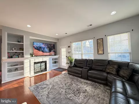 20423 Bowfonds St, Ashburn, VA 20147 photo 9