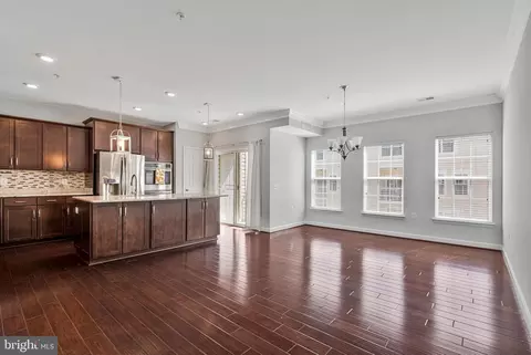 43613 Helmsdale Ter, Chantilly, VA 20152