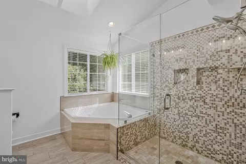 Bath - 20666 Coppersmith Dr, Ashburn, VA 20147 photo 3 of 6