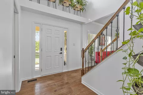 Entry Way - 20666 Coppersmith Dr, Ashburn, VA 20147 photo 2 of 9