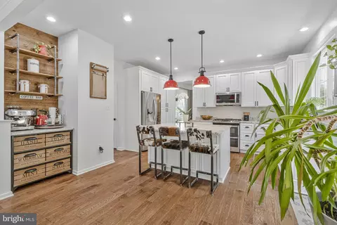 Kitchen - 20666 Coppersmith Dr, Ashburn, VA 20147 photo 4 of 4