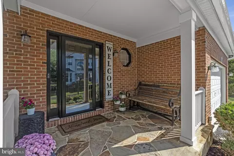 Exterior - 20666 Coppersmith Dr, Ashburn, VA 20147 photo 2 of 12