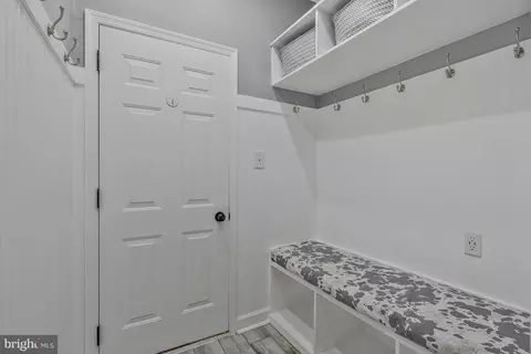 Entry Way - 20666 Coppersmith Dr, Ashburn, VA 20147 photo 5 of 9