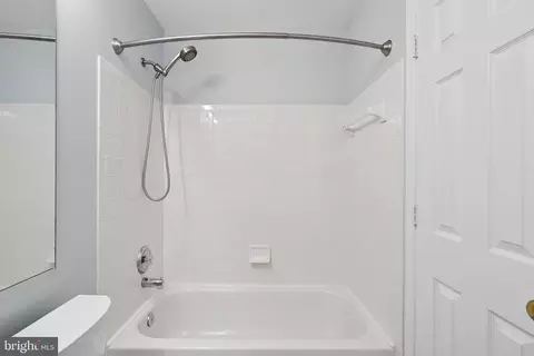 Bath - 43247 Clearnight Ter, Ashburn, VA 20147 photo 3 of 4