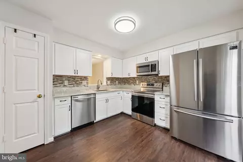 Kitchen - 43247 Clearnight Ter, Ashburn, VA 20147 photo 2 of 3