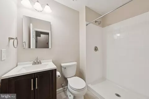 Bath - 43247 Clearnight Ter, Ashburn, VA 20147 photo 4 of 4