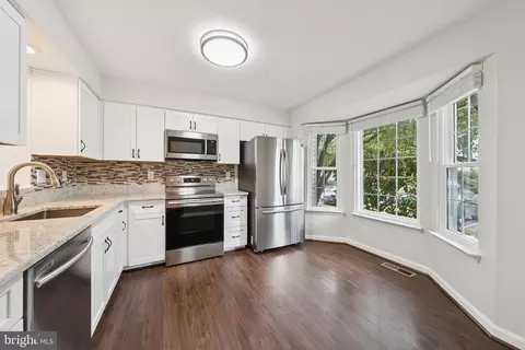 Kitchen - 43247 Clearnight Ter, Ashburn, VA 20147 photo 1 of 3