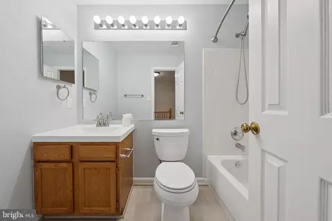 Bath - 43247 Clearnight Ter, Ashburn, VA 20147 photo 2 of 4