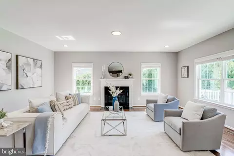 Living - 21899 Knob Hill Pl, Ashburn, VA 20148 photo 1 of 15