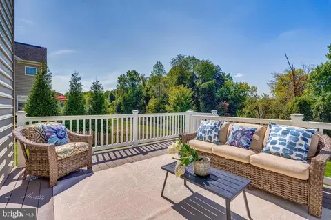 Exterior - 21899 Knob Hill Pl, Ashburn, VA 20148 photo 4 of 8