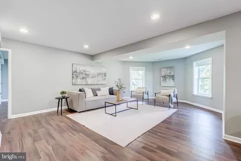 Living - 21899 Knob Hill Pl, Ashburn, VA 20148 photo 11 of 15
