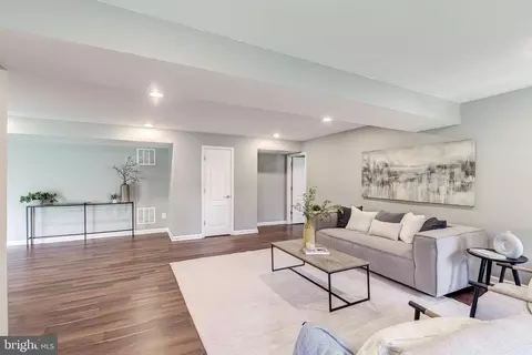 Living - 21899 Knob Hill Pl, Ashburn, VA 20148 photo 13 of 15