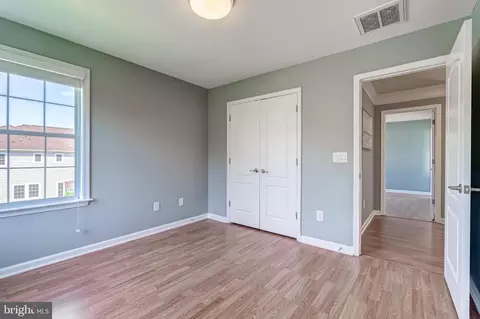 Bedroom - 21899 Knob Hill Pl, Ashburn, VA 20148 photo 9 of 13