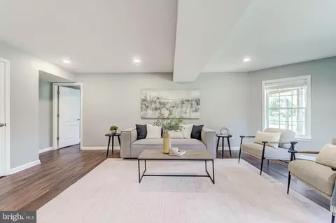 Living - 21899 Knob Hill Pl, Ashburn, VA 20148 photo 12 of 15