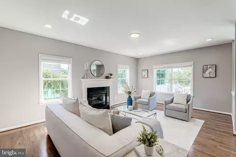 Living - 21899 Knob Hill Pl, Ashburn, VA 20148 photo 4 of 15