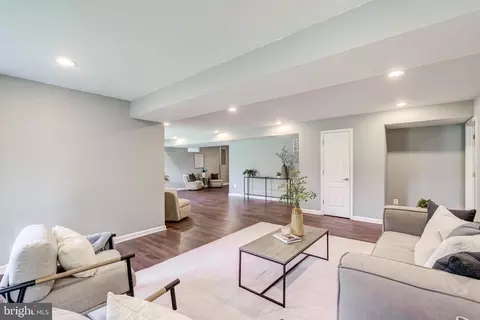 Living - 21899 Knob Hill Pl, Ashburn, VA 20148 photo 14 of 15