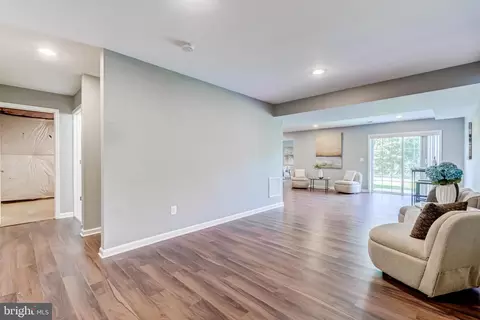 Entry Way - 21899 Knob Hill Pl, Ashburn, VA 20148 photo 4 of 5