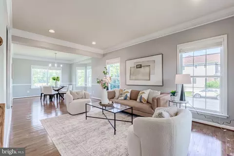 Living - 21899 Knob Hill Pl, Ashburn, VA 20148 photo 2 of 15